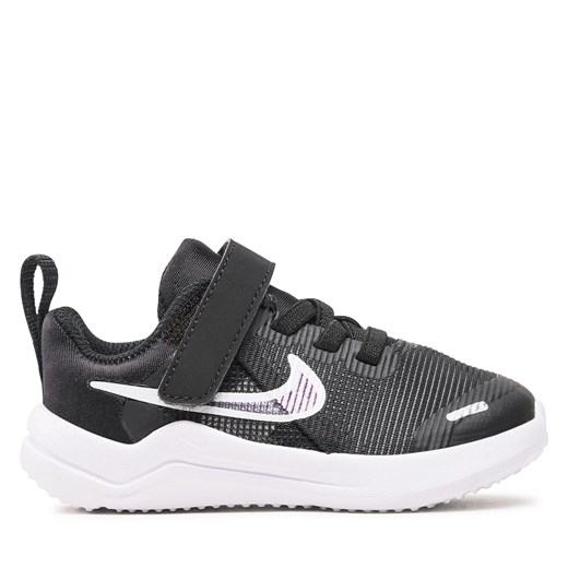 Sneakersy Nike Downshifter 12 Nn (TDV) DM4191 003 Czarny ze sklepu eobuwie.pl w kategorii Buty sportowe dziecięce - zdjęcie 170961036