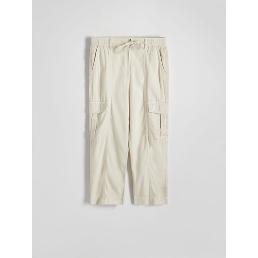 Reserved - Spodnie cargo - złamana biel ze sklepu Reserved w kategorii Spodnie damskie - zdjęcie 170971178