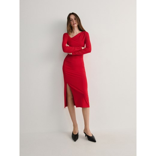 Reserved - Sukienka z asymetrycznym dekoltem - czerwony ze sklepu Reserved w kategorii Sukienki - zdjęcie 170976798