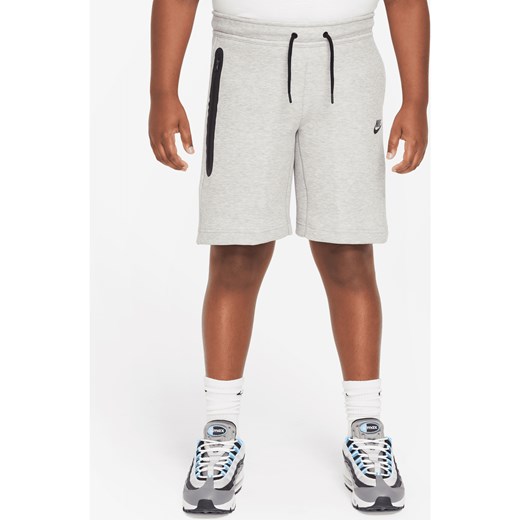 Spodenki dla dużych dzieci (chłopców) Nike Sportswear Tech Fleece (szerszy rozmiar) - Szary ze sklepu Nike poland w kategorii Spodenki chłopięce - zdjęcie 170993397