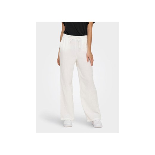 ONLY Spodnie materiałowe Thyra 15296375 Biały Comfort Fit ze sklepu MODIVO w kategorii Spodnie damskie - zdjęcie 170996895