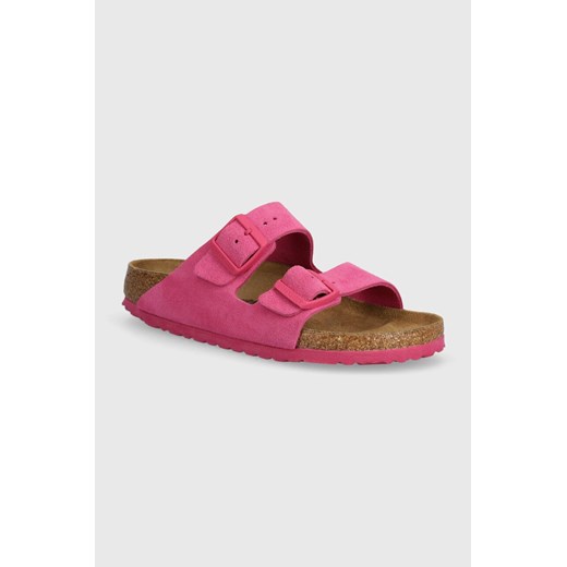 Birkenstock klapki zamszowe Arizona damskie kolor różowy 1027069 ze sklepu PRM w kategorii Klapki damskie - zdjęcie 171011837