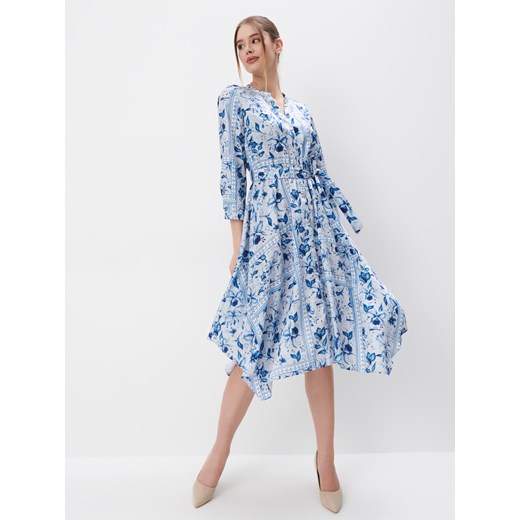 Mohito - Koszulowa sukienka midi w kwiaty - niebieski ze sklepu Mohito w kategorii Sukienki - zdjęcie 171015089