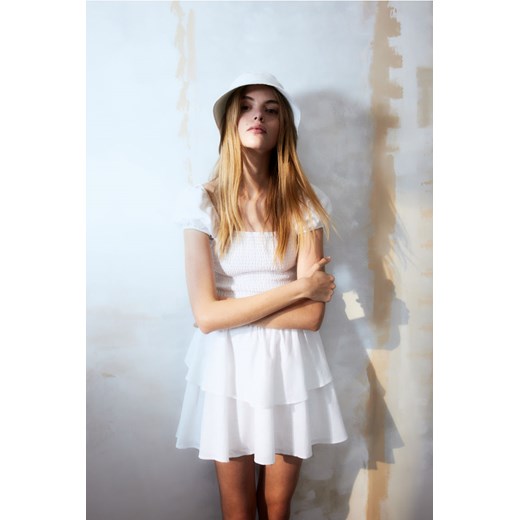Sukienka H & M z dekoltem karo biała mini 