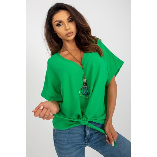 Zielona damska bluzka na co dzień z naszyjnikiem ze sklepu 5.10.15 w kategorii Bluzki damskie - zdjęcie 171146798