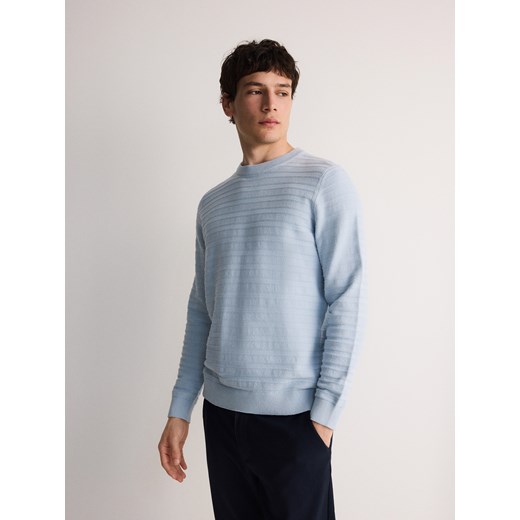 Reserved - Bawełniany sweter w paski - jasnoniebieski ze sklepu Reserved w kategorii Swetry męskie - zdjęcie 171150619