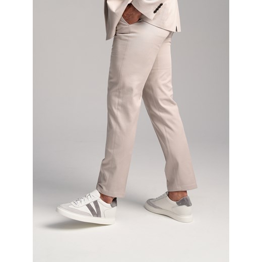 Biało-szare sneakersy podwyższające, buty ze skóry, Conhpol Dynamic, SH2686-01 ze sklepu Konopka Shoes w kategorii Spodnie męskie - zdjęcie 171187528