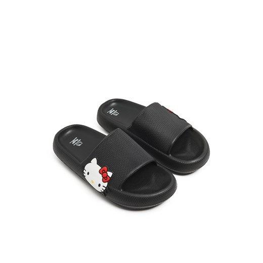 Cropp - Czarne klapki z motywem Hello Kitty - czarny ze sklepu Cropp w kategorii Klapki damskie - zdjęcie 171187906