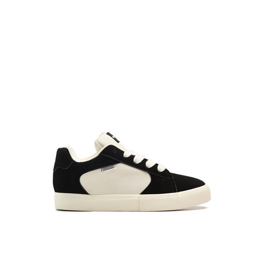 Cropp - Czarno-białe sneakersy - czarny ze sklepu Cropp w kategorii Trampki damskie - zdjęcie 171187915