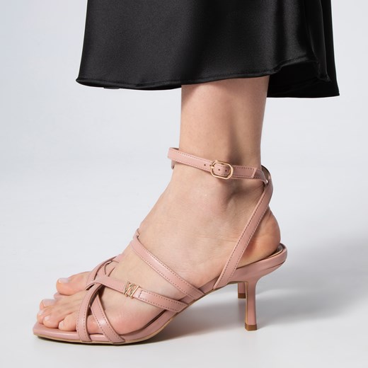 Damskie sandały ze skóry z paseczkami na szpilce zgaszony róż ze sklepu WITTCHEN w kategorii Sandały damskie - zdjęcie 171189959
