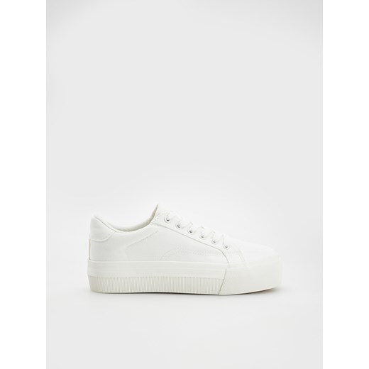 Reserved - Sneakersy na grubej podeszwie - złamana biel ze sklepu Reserved w kategorii Trampki damskie - zdjęcie 171196467