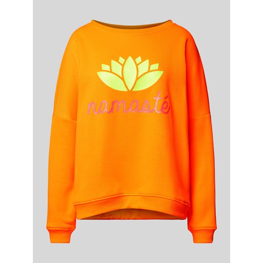 Bluza z nadrukiem z napisem model ‘Namaste’ w kolorze pomarańczowym ze sklepu Peek&Cloppenburg  w kategorii Bluzy damskie - zdjęcie 171205695