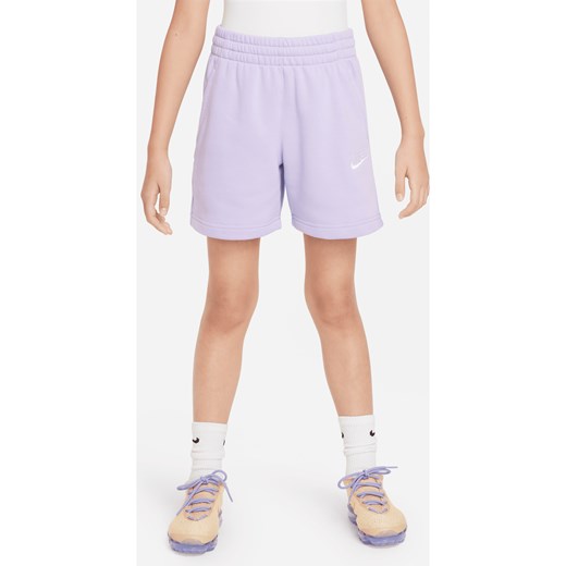 Spodenki z dzianiny dresowej dla dużych dzieci (dziewcząt) Nike Sportswear Club Fleece 12,5 cm - Fiolet ze sklepu Nike poland w kategorii Spodenki dziewczęce - zdjęcie 171206777