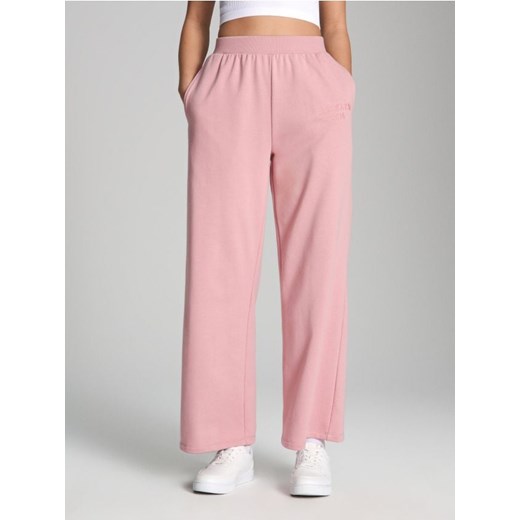 Sinsay - Spodnie dresowe - różowy ze sklepu Sinsay w kategorii Spodnie damskie - zdjęcie 171216536