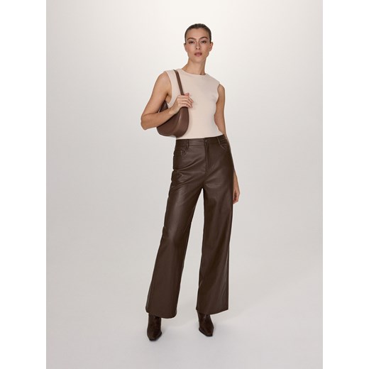 Reserved - Szerokie spodnie z imitacji skóry - ciemnobrązowy ze sklepu Reserved w kategorii Spodnie damskie - zdjęcie 171217089