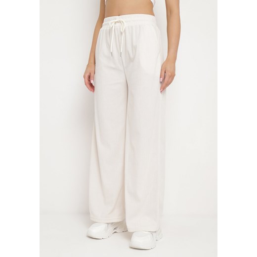 Białe Prążkowane Spodnie z Szerokimi Nogawkami i Gumką w Pasie Itrulla ze sklepu Born2be Odzież w kategorii Spodnie damskie - zdjęcie 171224685