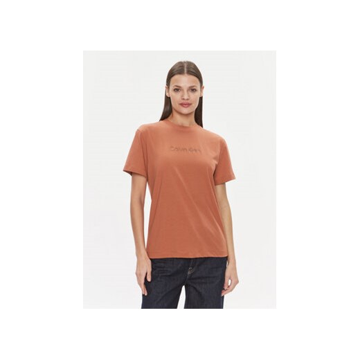 Calvin Klein T-Shirt Hero Logo K20K205448 Brązowy Regular Fit ze sklepu MODIVO w kategorii Bluzki damskie - zdjęcie 171255318