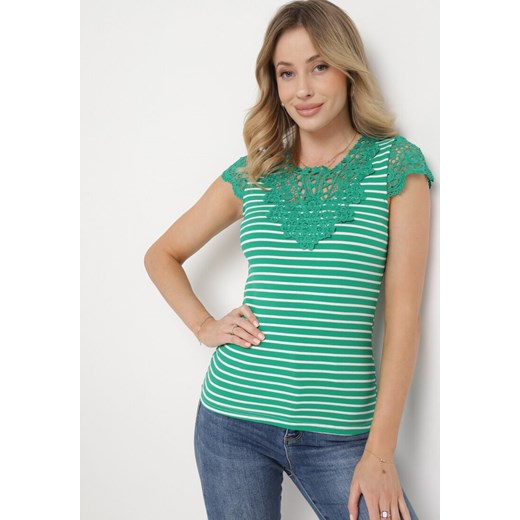 Zielony Bawełniany T-shirt z Prążkowanej Dzianiny Ozdobiony Koronką Liasilo ze sklepu Born2be Odzież w kategorii Bluzki damskie - zdjęcie 171259178