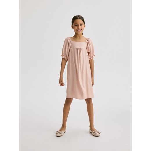 Reserved - Sukienka z bufkami z lnem - pastelowy róż ze sklepu Reserved w kategorii Sukienki dziewczęce - zdjęcie 171260109