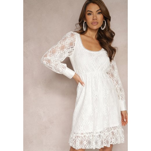 Biała Rozkloszowana Sukienka Pokryta Koronką z Głębokim Dekoltem Halanna ze sklepu Renee odzież w kategorii Sukienki - zdjęcie 171271519