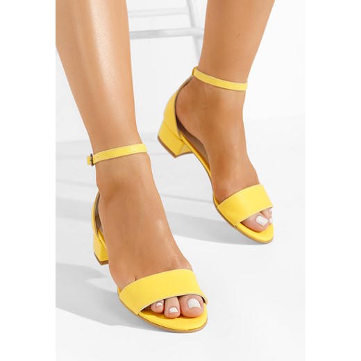Żółte sandały na słupku Amais V3 ze sklepu Zapatos w kategorii Sandały damskie - zdjęcie 171280665