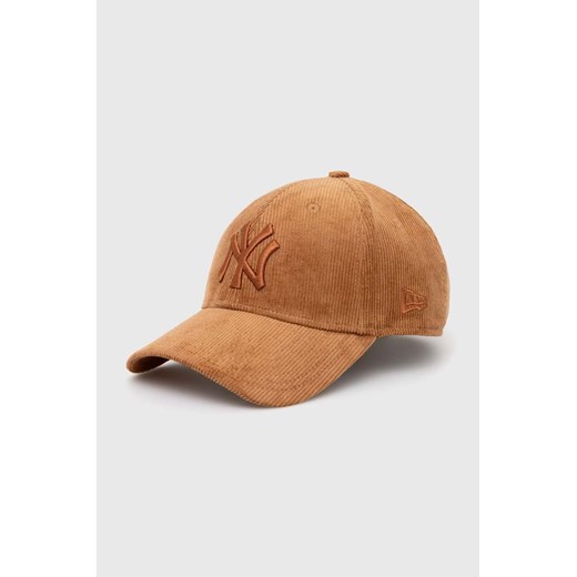 New Era czapka z daszkiem sztruksowa kolor brązowy z aplikacją NEW YORK YANKEES ze sklepu PRM w kategorii Czapki z daszkiem damskie - zdjęcie 171298557