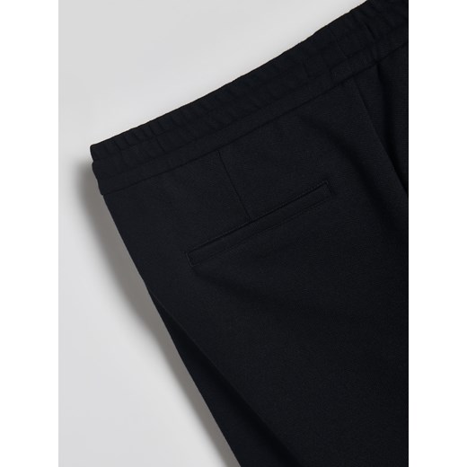 Reserved - Szorty regular fit - czarny Reserved S Reserved