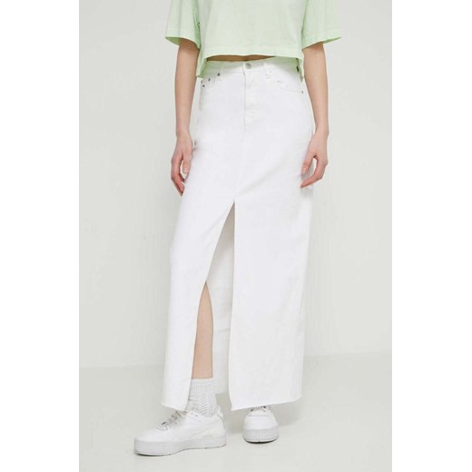 Tommy Jeans spódnica jeansowa kolor biały maxi prosta DW0DW17991 ze sklepu ANSWEAR.com w kategorii Spódnice - zdjęcie 171323858