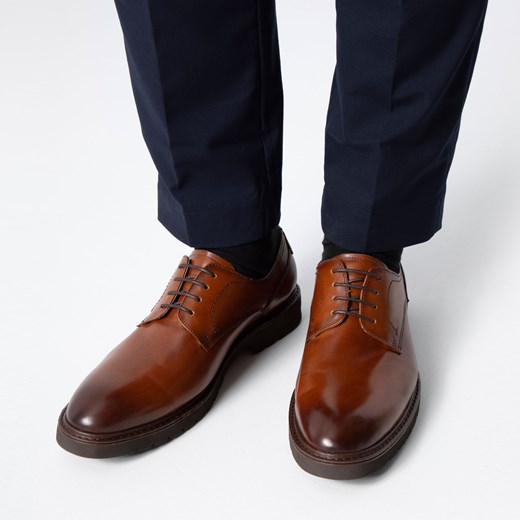 Męskie buty derby skórzane z kontrastową wstawką ze sklepu WITTCHEN w kategorii Półbuty męskie - zdjęcie 171325418
