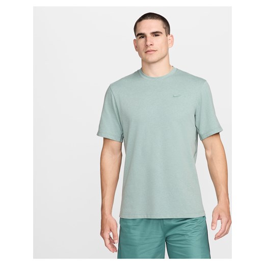 Męska uniwersalna koszulka z krótkim rękawem Dri-FIT Nike Primary - Zieleń ze sklepu Nike poland w kategorii T-shirty męskie - zdjęcie 171331618
