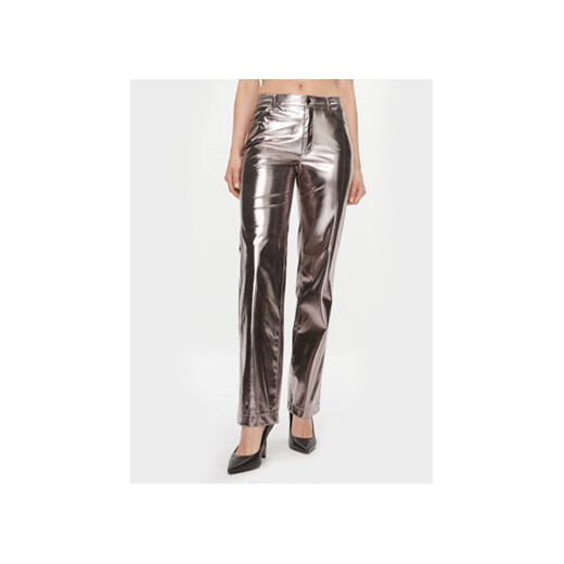 Guess Spodnie z imitacji skóry W4RB33 WFWP0 Złoty Regular Fit ze sklepu MODIVO w kategorii Spodnie damskie - zdjęcie 171342889