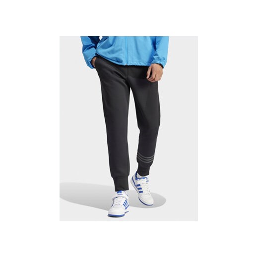 adidas Spodnie dresowe Street Neuclassics IS2812 Czarny Regular Fit ze sklepu MODIVO w kategorii Spodnie męskie - zdjęcie 171345649