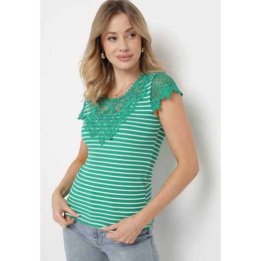 Zielony Bawełniany T-shirt Koszulka z Krótkim Rękawem z Ozdobną Koronką przy Dekolcie Carines ze sklepu Born2be Odzież w kategorii Bluzki damskie - zdjęcie 171358405