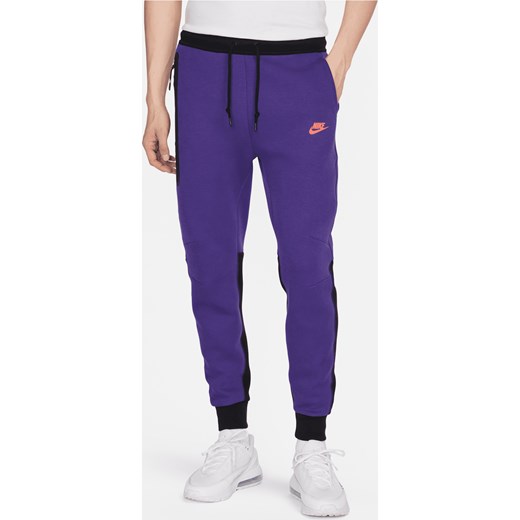 Joggery męskie Nike Sportswear Tech Fleece - Fiolet ze sklepu Nike poland w kategorii Spodnie męskie - zdjęcie 171364886