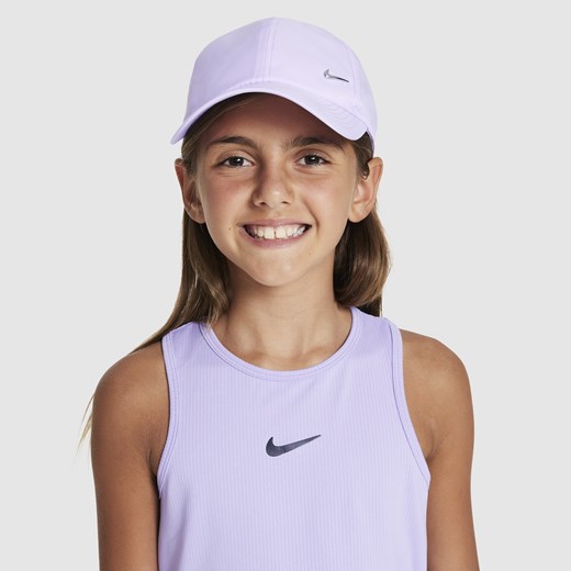 Dziecięca czapka z metalowym logo Swoosh Nike Dri-FIT Club - Fiolet ze sklepu Nike poland w kategorii Czapki dziecięce - zdjęcie 171365229