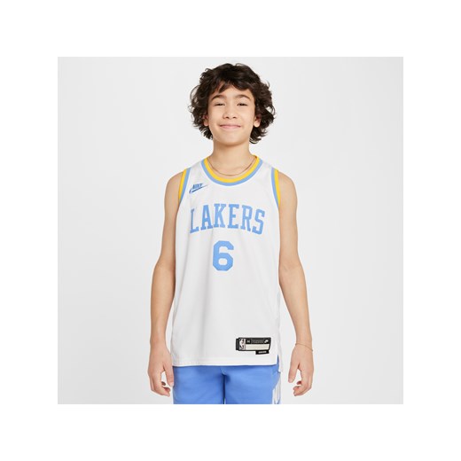 Koszulka dla dużych dzieci Nike Dri-FIT NBA Swingman Lebron James Los Angeles Lakers - Biel ze sklepu Nike poland w kategorii T-shirty chłopięce - zdjęcie 171366357