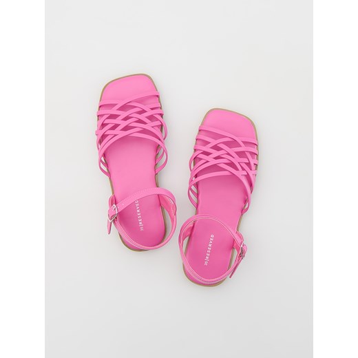 Sandały dziecięce Reserved różowe z klamrą 