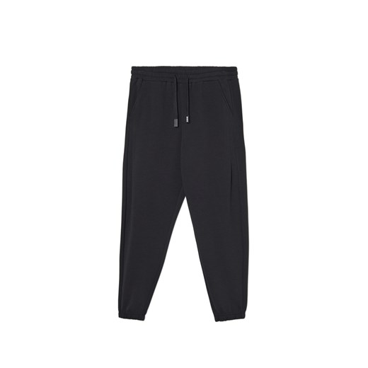 Cropp - Czarne spodnie dresowe typu jogger - czarny ze sklepu Cropp w kategorii Spodnie męskie - zdjęcie 171378226