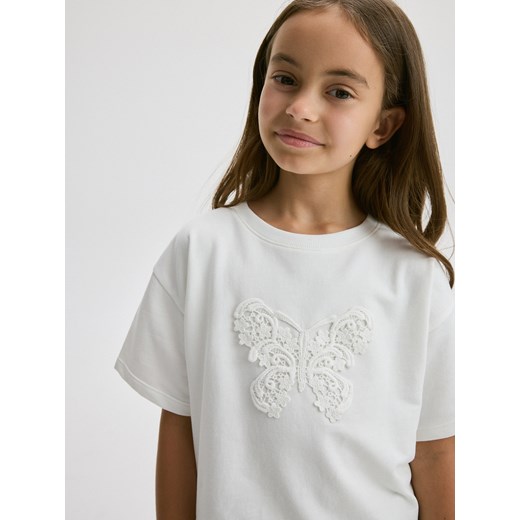 Reserved - T-shirt z naszywką - złamana biel ze sklepu Reserved w kategorii Bluzki dziewczęce - zdjęcie 171425557