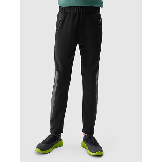4F Spodnie sportowe w kolorze czarnym ze sklepu Limango Polska w kategorii Spodnie chłopięce - zdjęcie 171432996
