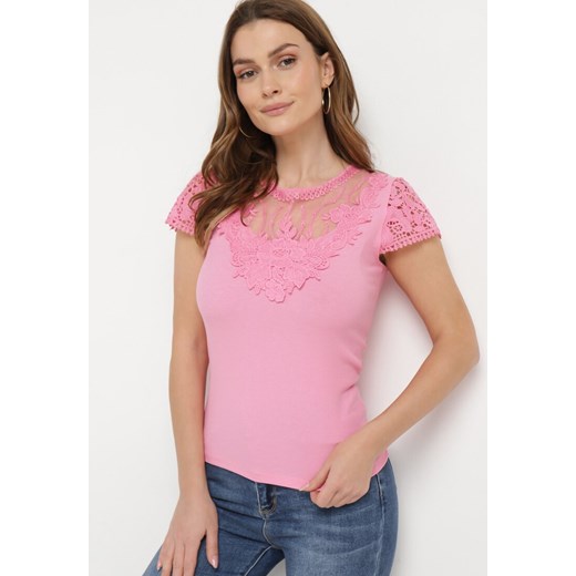 Różowa Koszulka T-shirt z Koronką na Rękawach i Dekolcie Aines ze sklepu Born2be Odzież w kategorii Bluzki damskie - zdjęcie 171437058