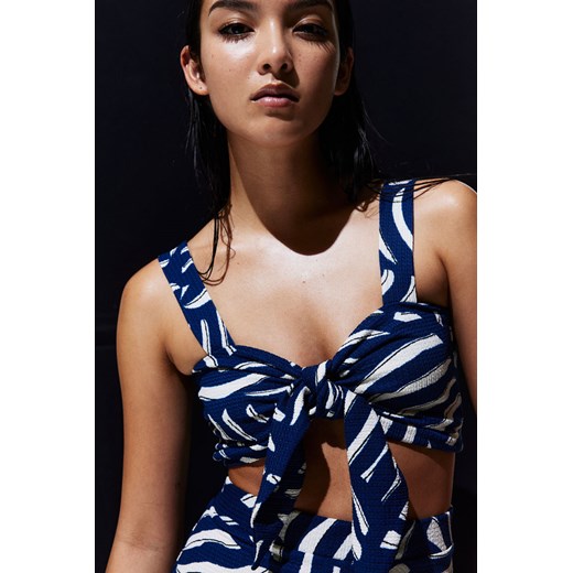 H & M - Krótki top z węzłem - Niebieski ze sklepu H&M w kategorii Bluzki damskie - zdjęcie 171438135