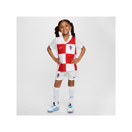 Strój piłkarski dla małych dzieci Nike Chorwacja Stadium 2024/25 (wersja domowa) (replika) - Biel ze sklepu Nike poland w kategorii Komplety dziewczęce - zdjęcie 171447535
