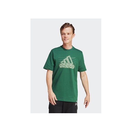 adidas T-Shirt Growth Badge Graphic IN6262 Zielony Regular Fit ze sklepu MODIVO w kategorii T-shirty męskie - zdjęcie 171449138