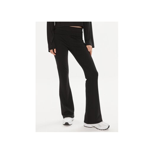 Gina Tricot Spodnie materiałowe 21671 Czarny Flare Fit ze sklepu MODIVO w kategorii Spodnie damskie - zdjęcie 171449466
