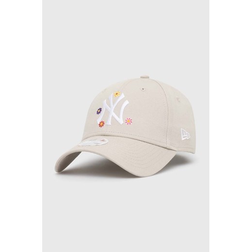 New Era czapka z daszkiem bawełniana kolor beżowy z aplikacją NEW YORK YANKEES ze sklepu PRM w kategorii Czapki z daszkiem damskie - zdjęcie 171450619