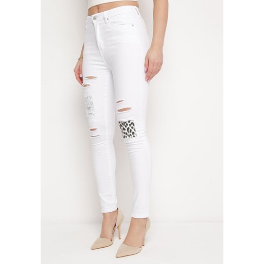 Białe Spodnie Skinny z Dziurą i Panterkową Łatką Halitellia ze sklepu Born2be Odzież w kategorii Spodnie damskie - zdjęcie 171462756