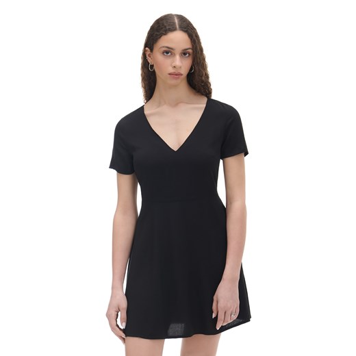 Cropp - Czarna sukienka mini gładka - czarny ze sklepu Cropp w kategorii Sukienki - zdjęcie 171475717