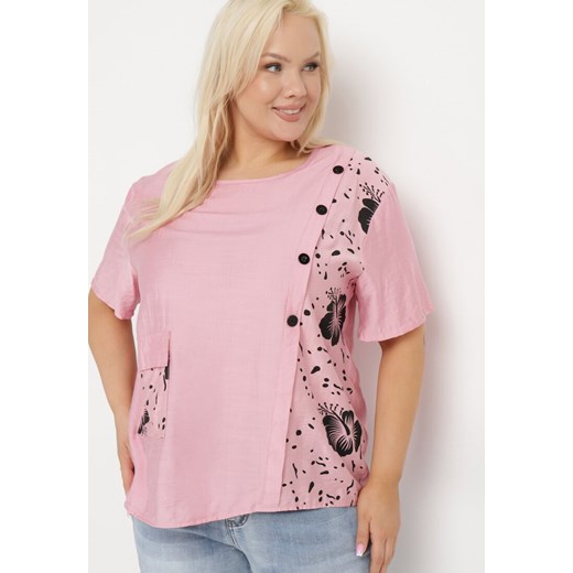 Różowa Bluzka z Bawełny z Krótkim Rękawem Ozdobiona Guzikami i Kieszenią z Klapą XL wyprzedaż Born2be Odzież