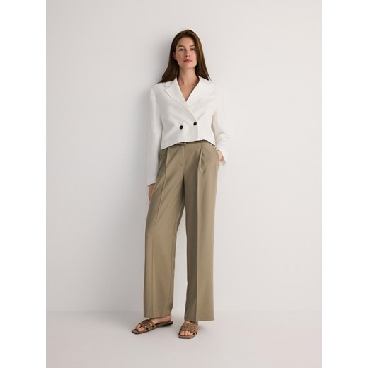 Reserved - Spodnie z paskiem - oliwkowy ze sklepu Reserved w kategorii Spodnie damskie - zdjęcie 171493617